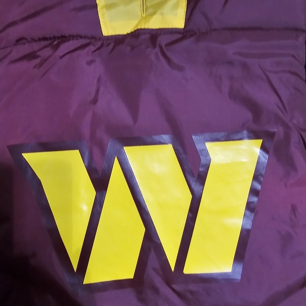 NFL Washington Commanders Dog Puffer Jacket Size Large NEW with Tags